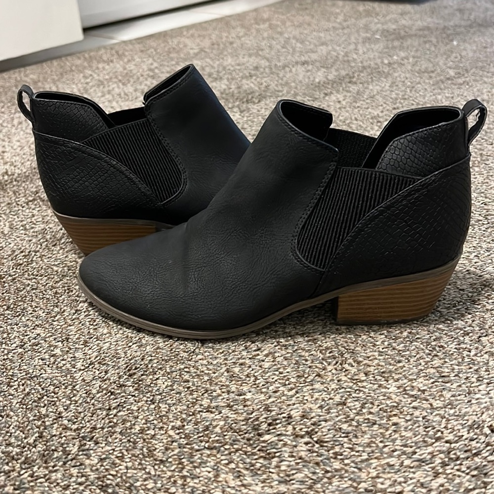 Dr. Scholl’s memory foam booties